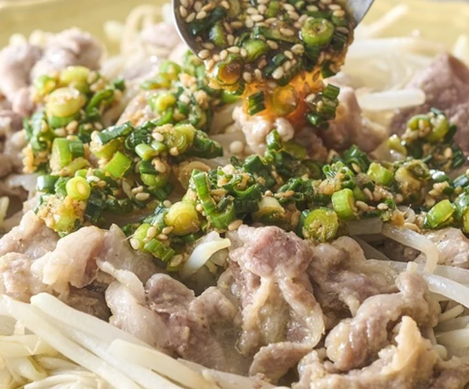 「豚もやしのレンジ蒸しねぎだれがけ」