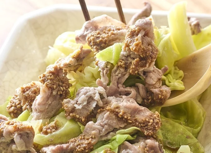 「豚キャベのレンジ蒸しごまだれがけ」