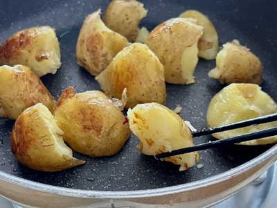 全面に焼き色をつけていきます
