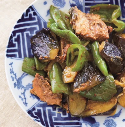 【さば缶で味が決まる】なすにうまみがしみしみ！「さばとなすのみそ炒め」