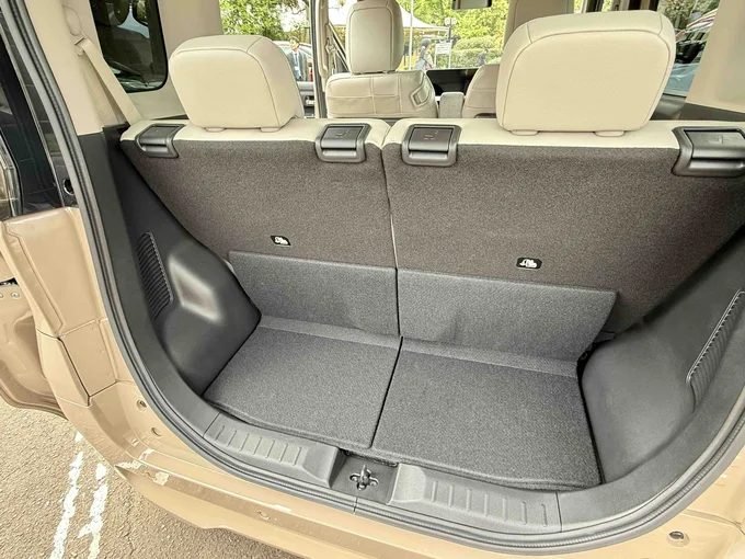 スッキリ広々で使いやすい荷室