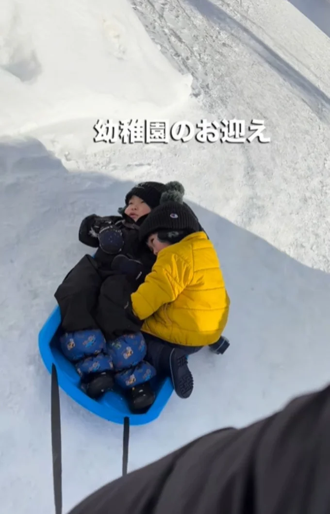 幼稚園の帰り道の光景（⇒次へ）