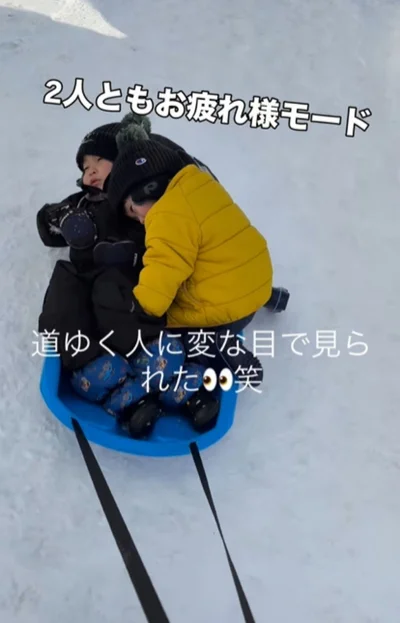 絶妙なバランスで座っている弟くん▶到着すると…（⇒次へ）