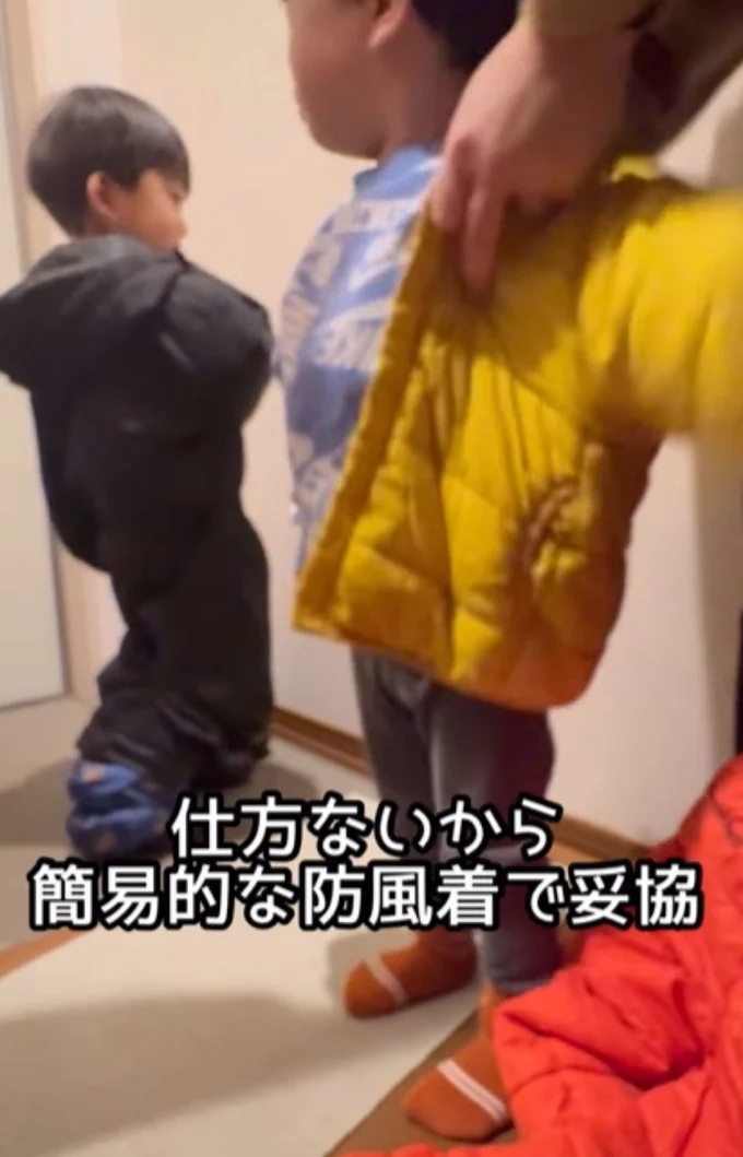 上着は着てくれた▶やっと出発と思いきや…（⇒次へ）