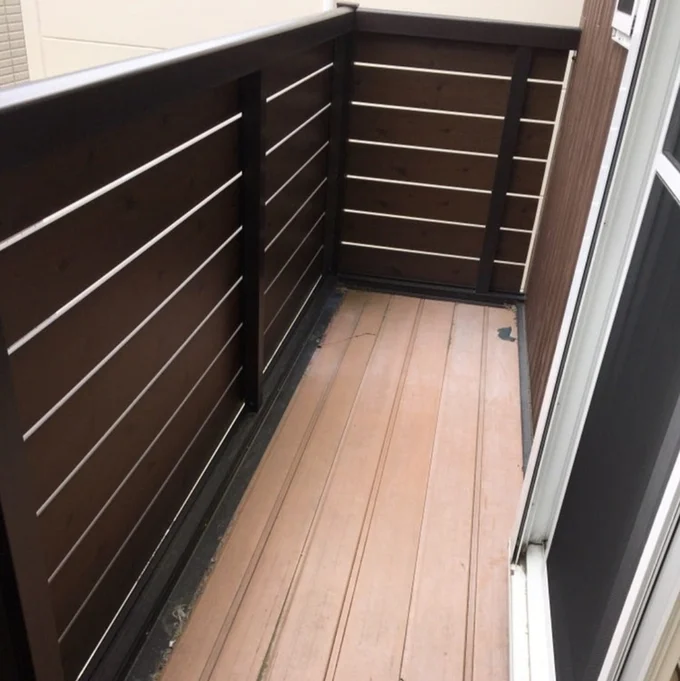 ビフォーのベランダ　▶近くで見ると