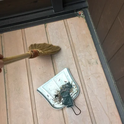 ほうきで掃く　▶次が一工夫