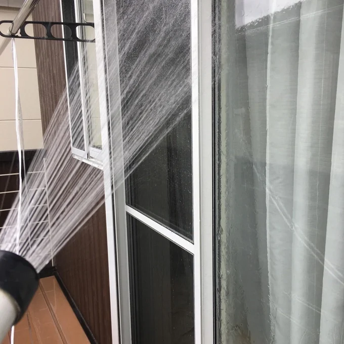 窓やサッシもお掃除　▶きれいになりました