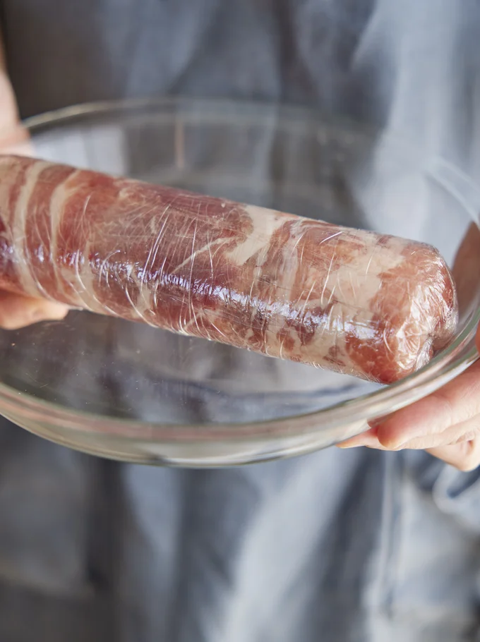 巻き終わりを下にして耐熱皿に置いて600Wで3分レンチン