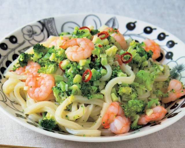 マンネリうどんを卒業！ゆで鍋いらずで野菜たっぷり「ワンパンうどん」アイデア2品