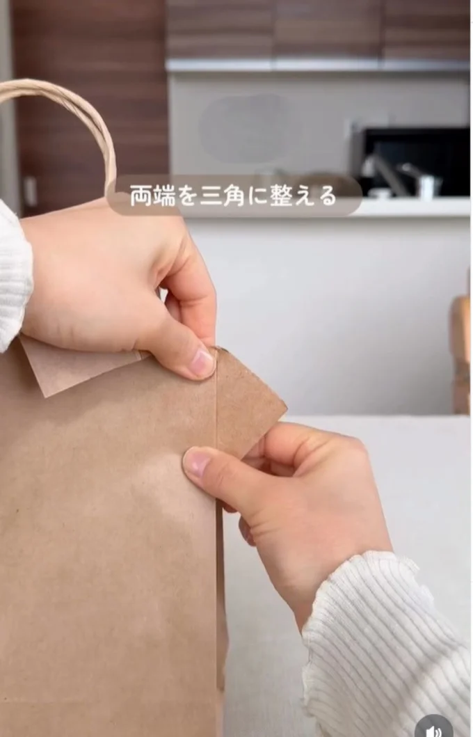 両端を三角に整える▶リボンをつければ…（⇒次へ）