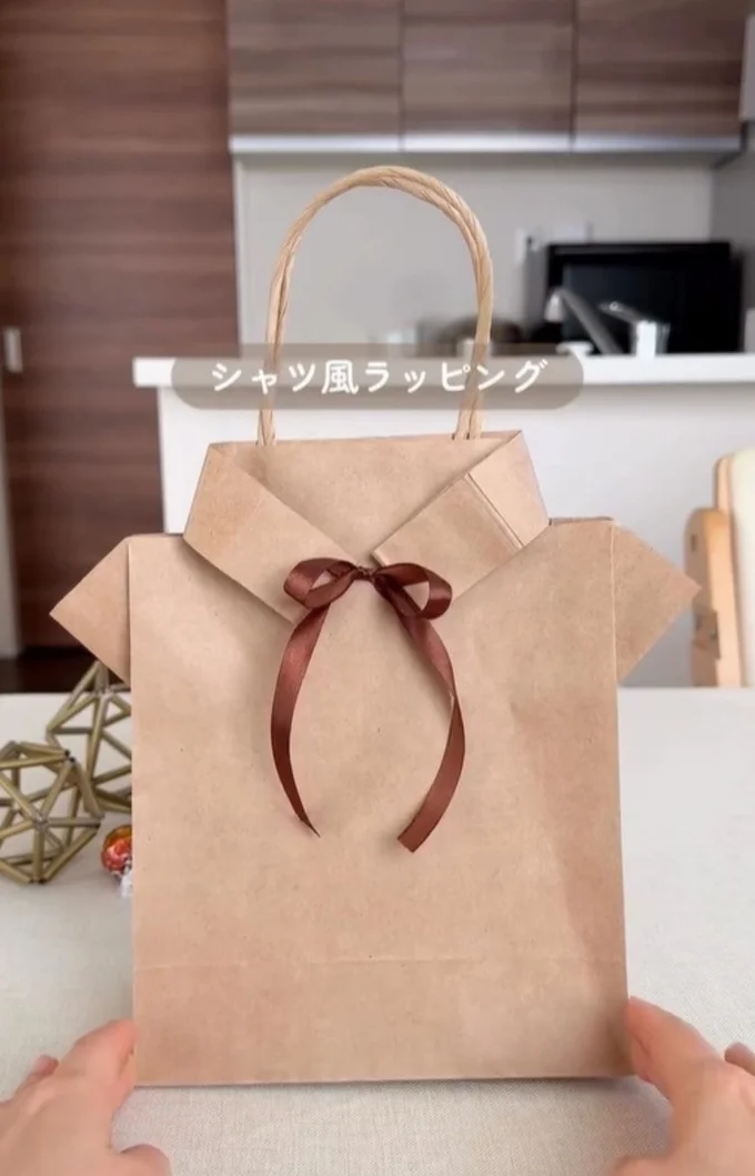 シャツ風ラッピングの完成▶袋菓子が残ったら…（⇒次へ）