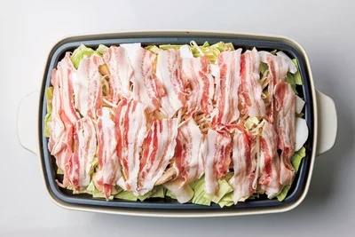 豚肉は広げてのせて