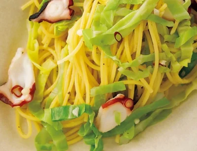フライパン1つでスピードパスタ！「キャベツとたこのペペロンチーノ」
