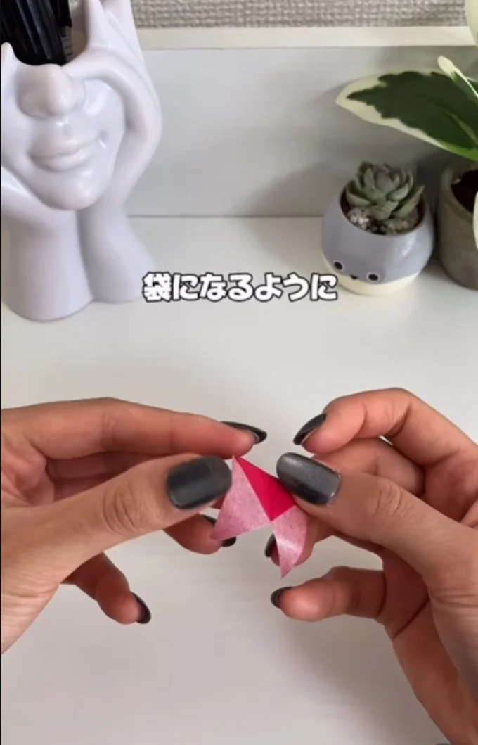 三角に貼り合わせる▶すると…（⇒次へ）
