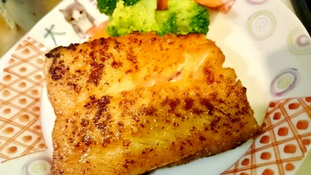 バター+ポン酢で焼いた、鮭