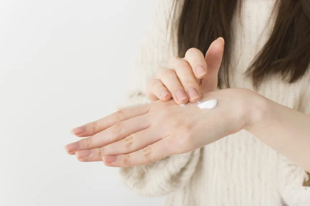 指先が荒れる女性が増加！ スマホを使った「ハンドセルフィー」で手荒れチェック