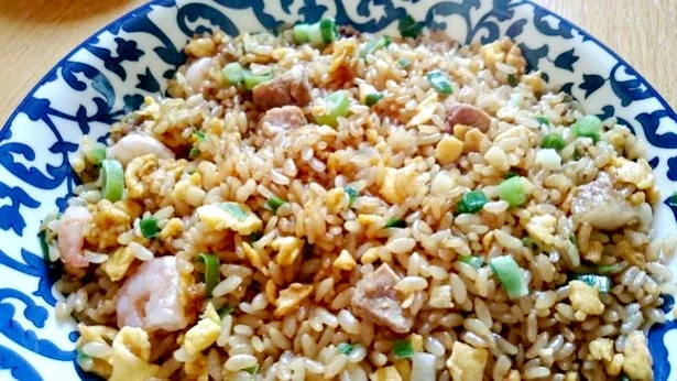 冷凍チャーハン＋メープルシロップでお店の味に!? サイゲン大介の「ちょい足し」テクで【作ってみた】