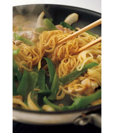 強めの中火にし、水分をとばすように手早く炒める