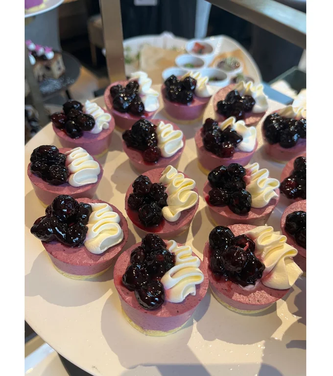 そのほかにもブルーベリーを使ったおつまみやスイーツがずらりと並んでいました！