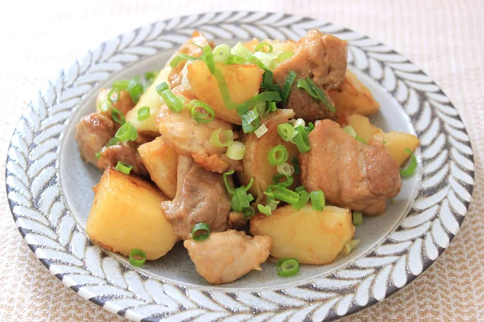 酢のうまみで、塩分控えめでも満足「新じゃが芋と鶏肉のバターポン酢照り煮」