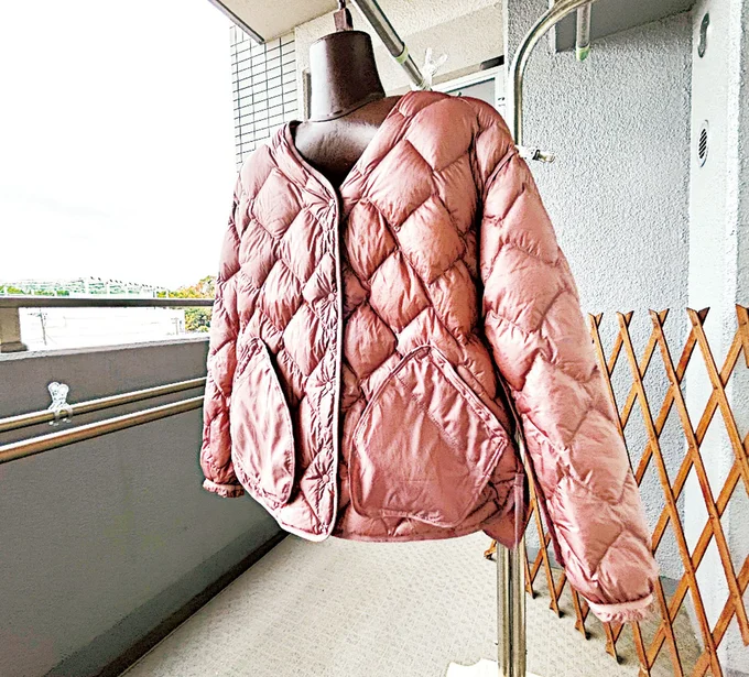 厚みのあるハンガーに掛け、乾くまで触らない