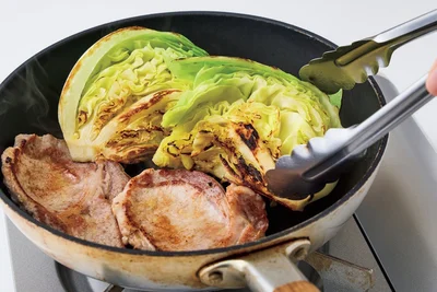 キャベツはこんがり焼くと甘さが引き立つ！