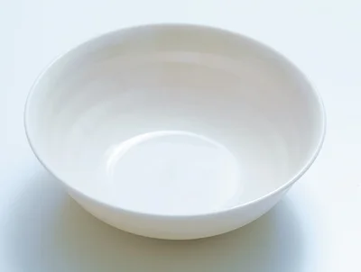 これさえあれば始められるマストアイテム。浅めのお皿。