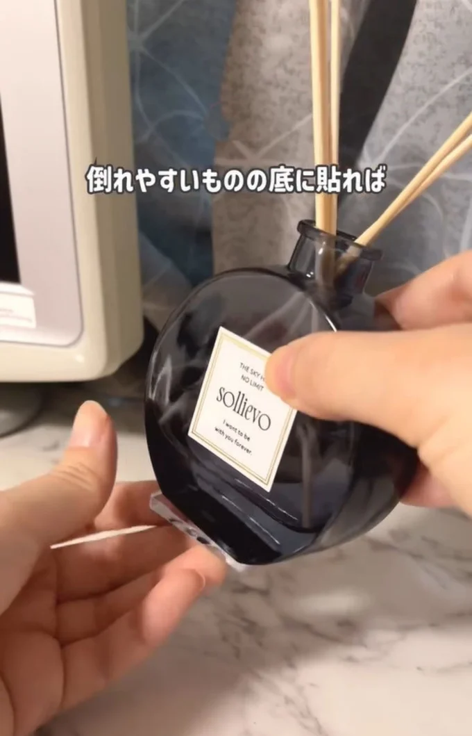 ディフューザーの底に耐震マットを貼る（⇒次へ）