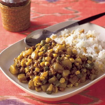 「コーンといんげんのコロコロキーマカレー」