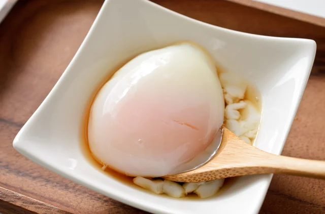 “半熟卵”と“温泉卵”は加熱する温度で作り分け
