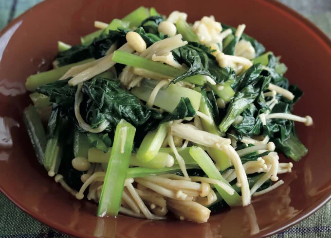シャキッとした食感を残して「小松菜とえのきのナムル」