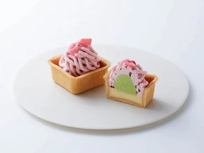 花びら型チョコがのった「さくらのレアチーズケーキ（ミニ）」