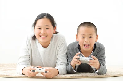 長時間ゲームをする子どもに困るママは多いのでは？