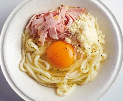 【ラクうま麺レシピ】トッピングを乗せるだけ！「釜玉うどん」アイデア5選