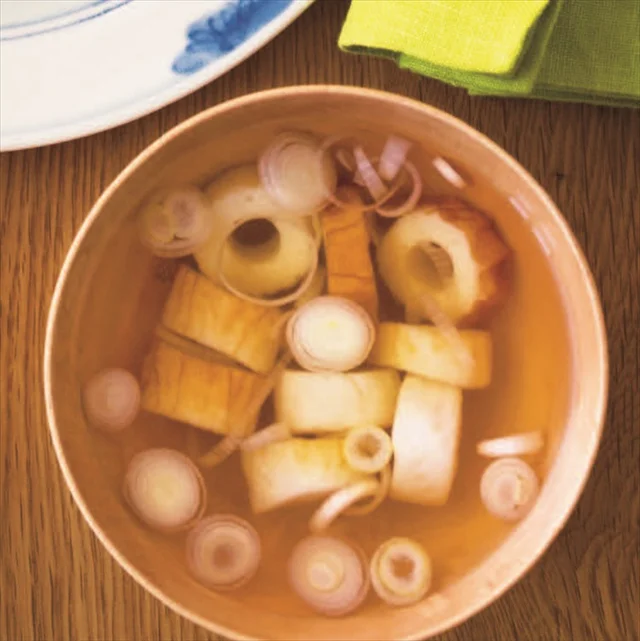 ほっとするさっぱり味「ちくわとねぎのすまし汁」