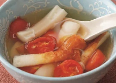 すっきりしたトマトの後味が心地良い「ちくわとミニトマトのスープ」