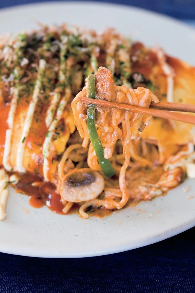 卵とコクうま焼きそばの相性抜群！「洋風オムそば」