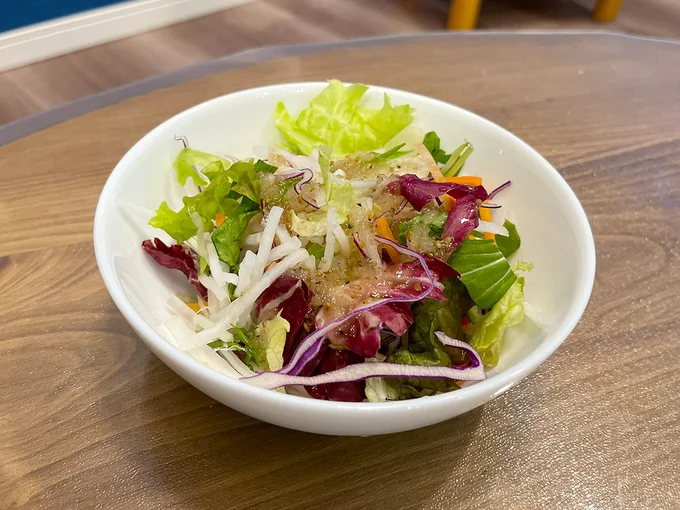 定番の野菜サラダに