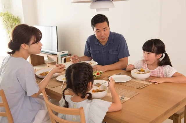約8割が「家族全員で」カレーを食べたいと回答