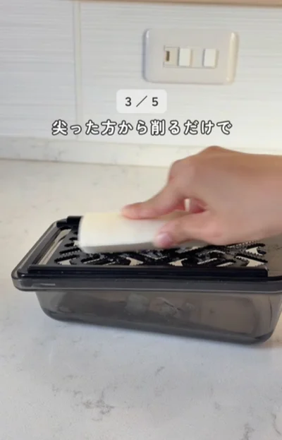 皮付きのまま擦ると怪我の防止に▶大根の真ん中部分は…（⇒次へ）