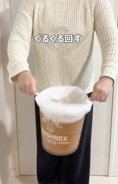 左右の持ち手をくるくる回す▶10回ほど回すと…（⇒次へ）