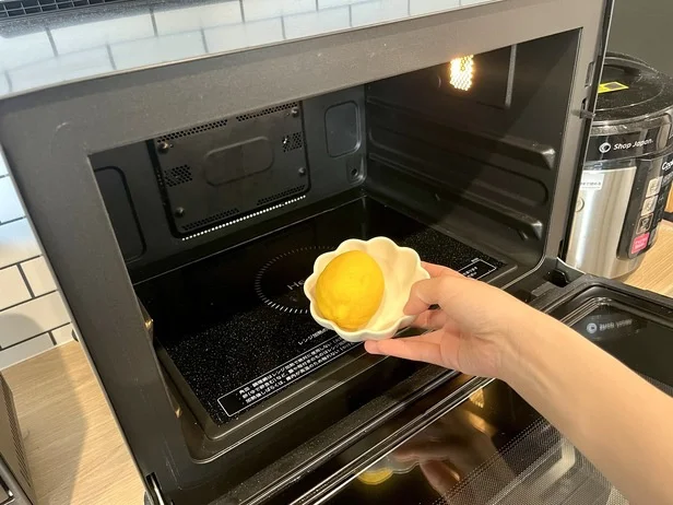 冷蔵庫から出したては皮がかたい!常温に戻すか、電子レンジであたためよう(▶次へ)