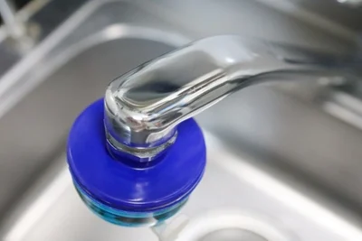 水栓がツヤツヤに！（▶次の裏ワザをチェック）