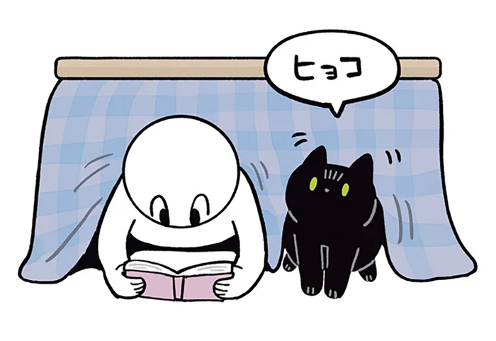 くっついて寝たい気分？こたつでくつろぐ黒猫ろん