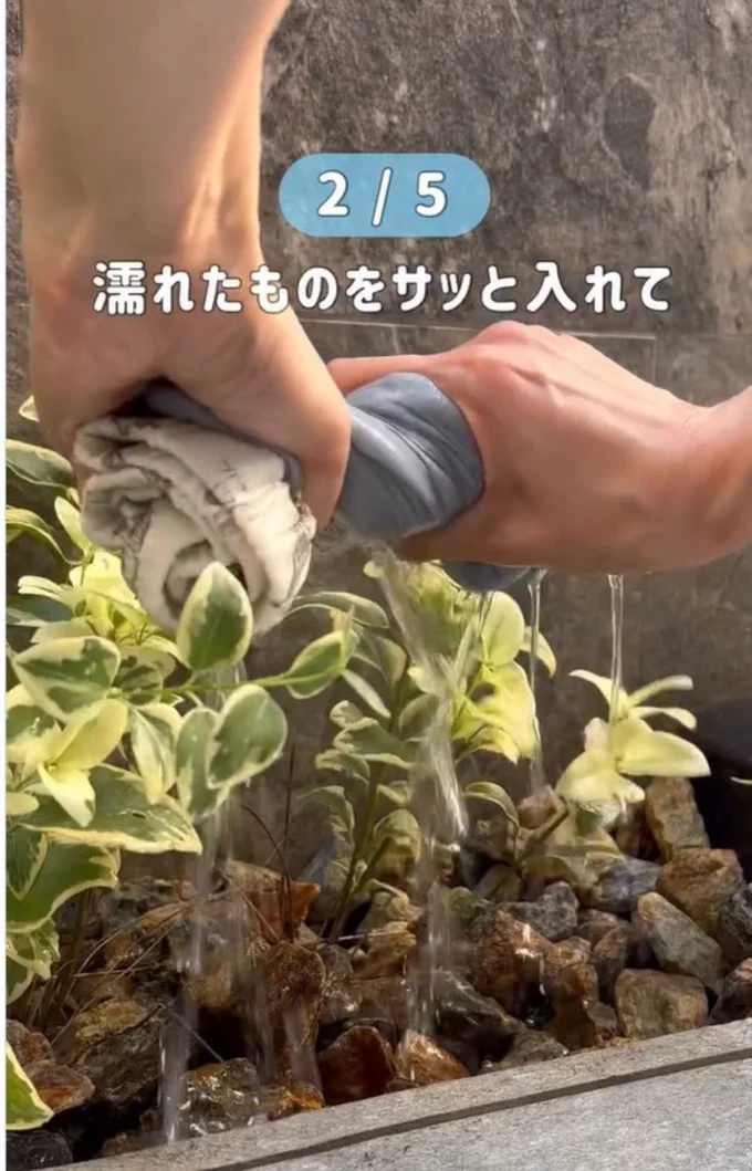 濡れた服をギュッと絞る▶シャワーキャップを用意して…（⇒次へ）