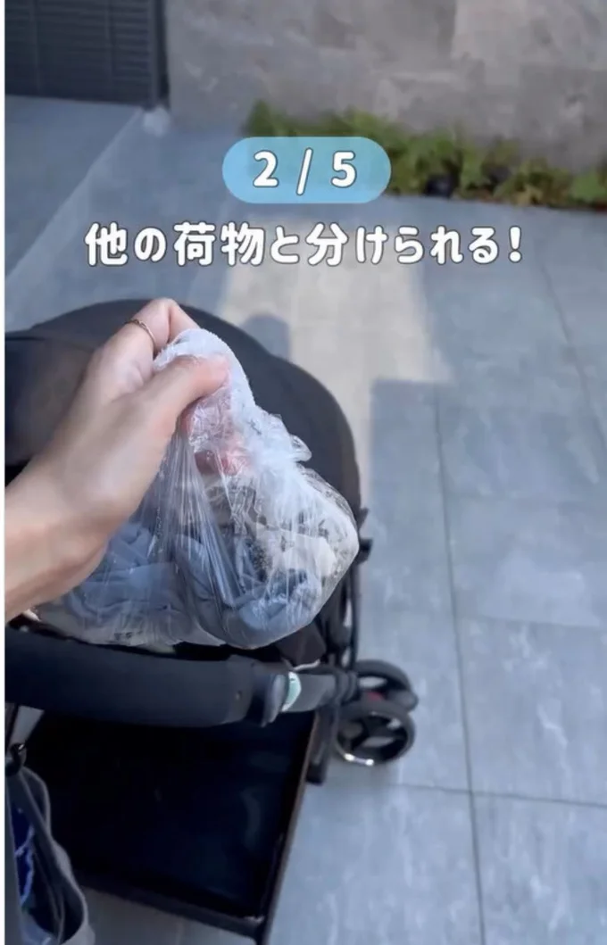 濡れた服を入れて口を結べば、ほかの荷物と分けられる▶旅行に靴を持っていくとき…（⇒次へ）