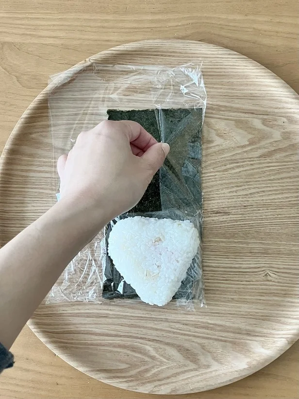 ラップの片側を折ったら…(▶次へ)