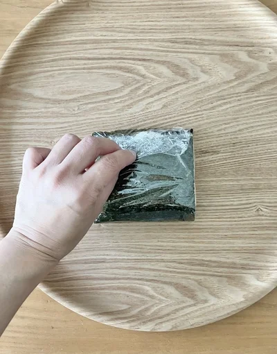 上側のラップでフタをしたら完成！（▶食べるときは？）