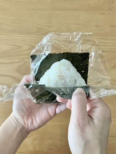 おにぎりを海苔のほうへ移動させる！（▶次へ）
