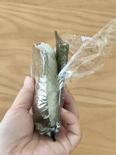 焼き海苔ならくっつかない！（▶子どもでも開けられる？）